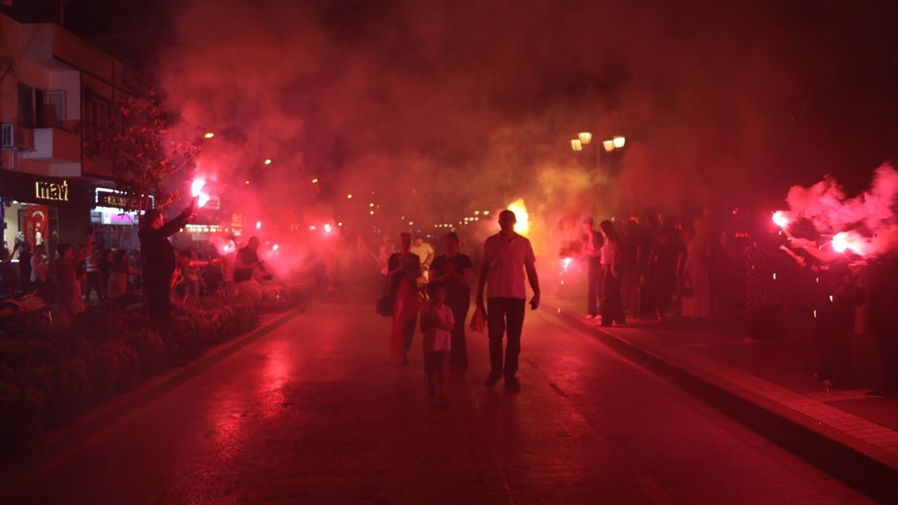 Amasya'da 30 Ağustos Zafer Bayramı'nda fener alayı yürüyüşü düzenlendi