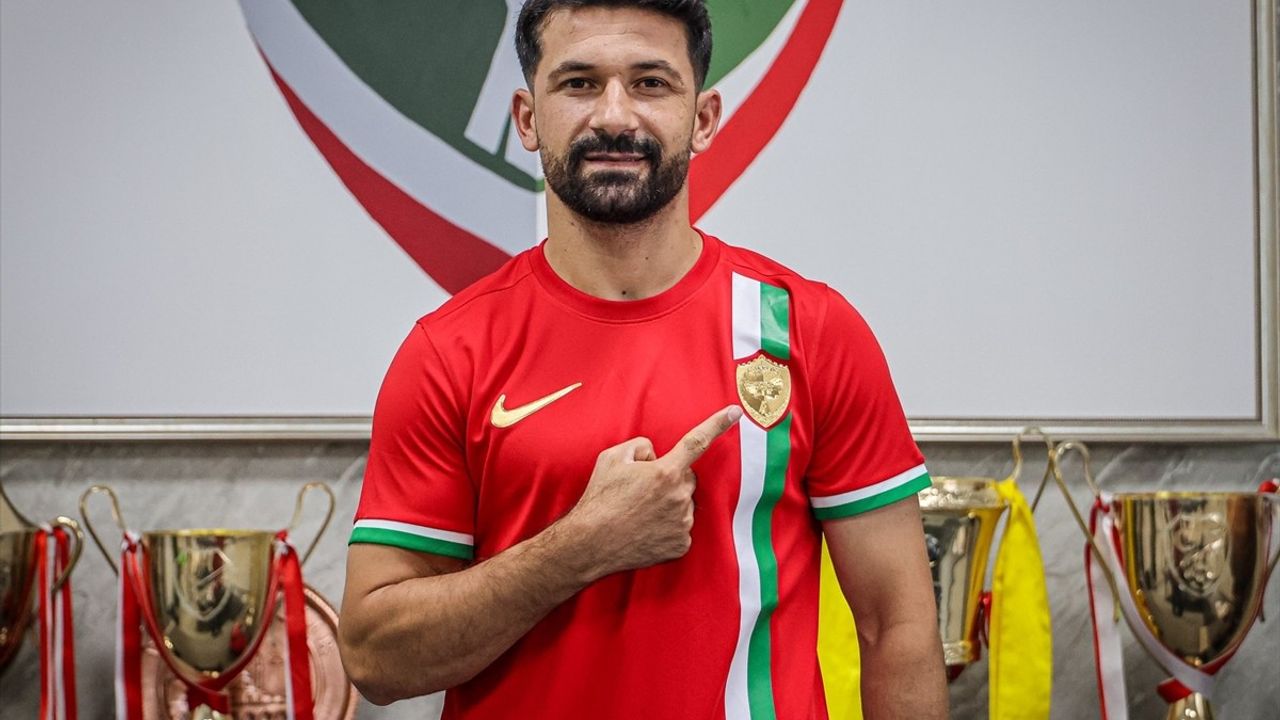 Amed Sportif Faaliyetler, Celal Hanalp'ı Transfer Etti