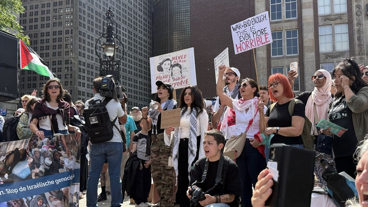 Amsterdam'da Filistin'e Destek Gösterisi Düzenlendi