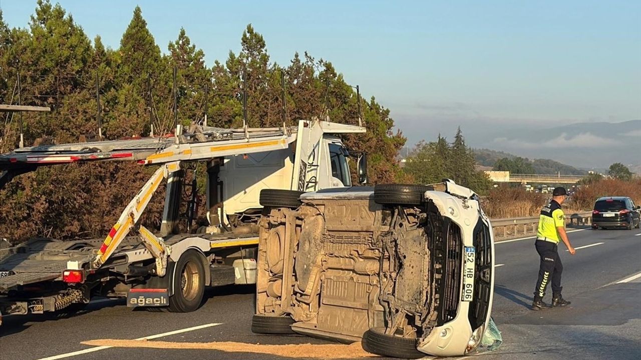 Anadolu Otoyolu Düzce kesiminde devrilen otomobilde 6 kişi yaralandı