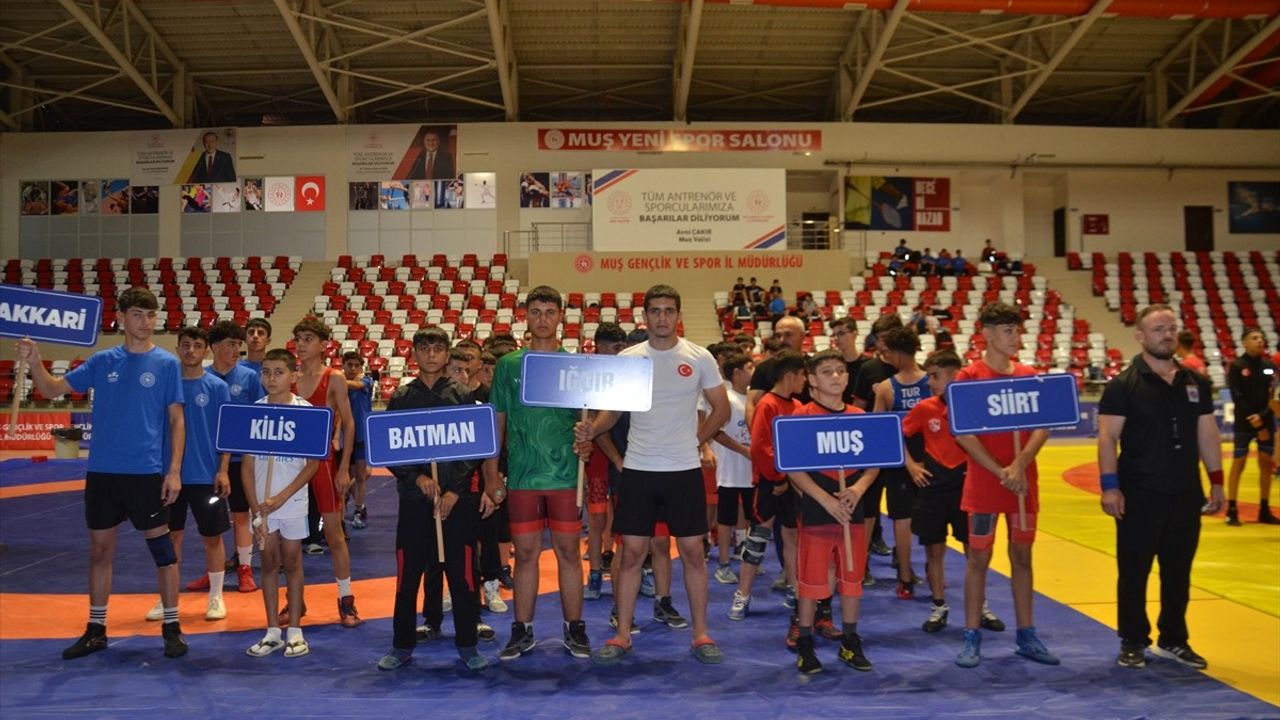 Anadolu Yıldızlar Ligi Güreş Müsabakaları Muş'ta Başladı