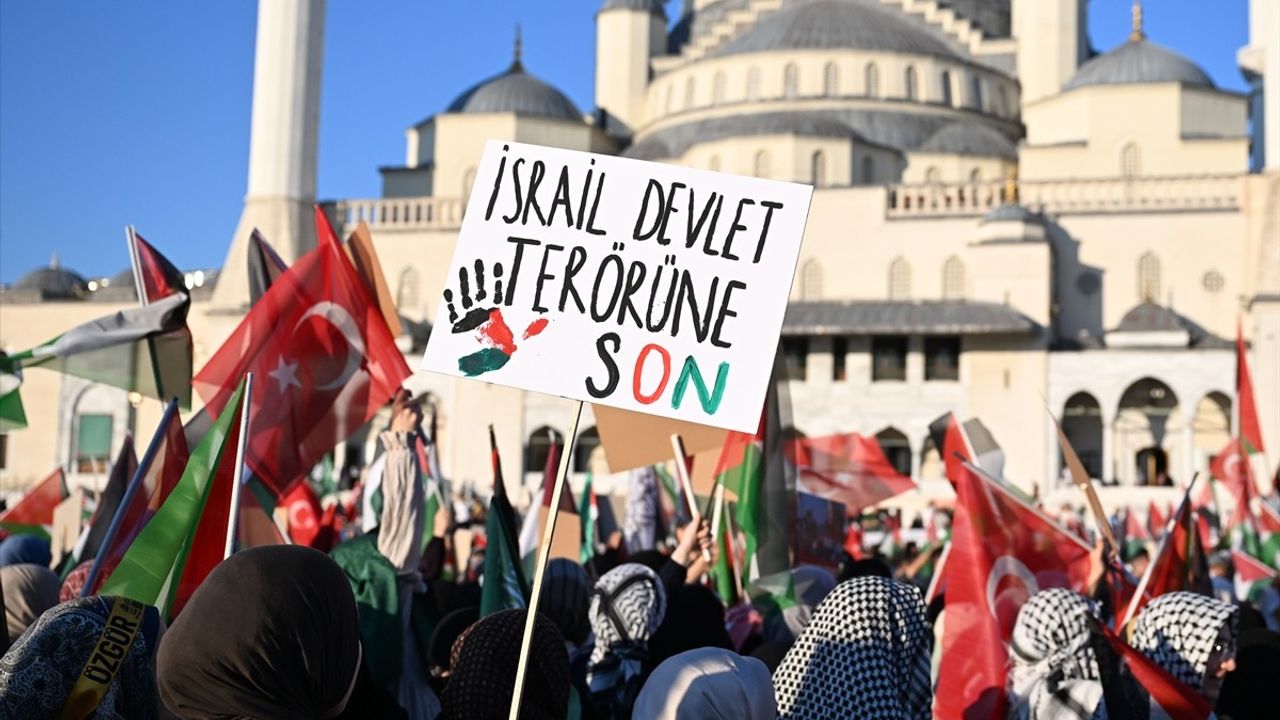 Ankara'da Gazze İçin İnsani Yardım Yürüyüşü Düzenlendi