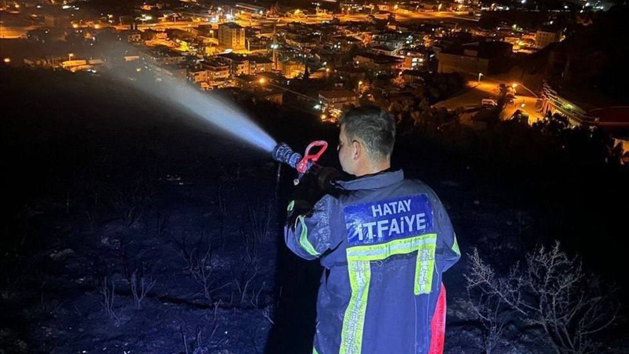 Antakya Narlıca'daki orman yangını ekiplerin müdahalesiyle kontrol altına alındı