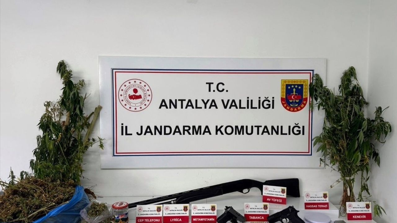 Antalya'da Alanya ve Kepez ilçelerinde uyuşturucu operasyonu: 4 kişi gözaltında