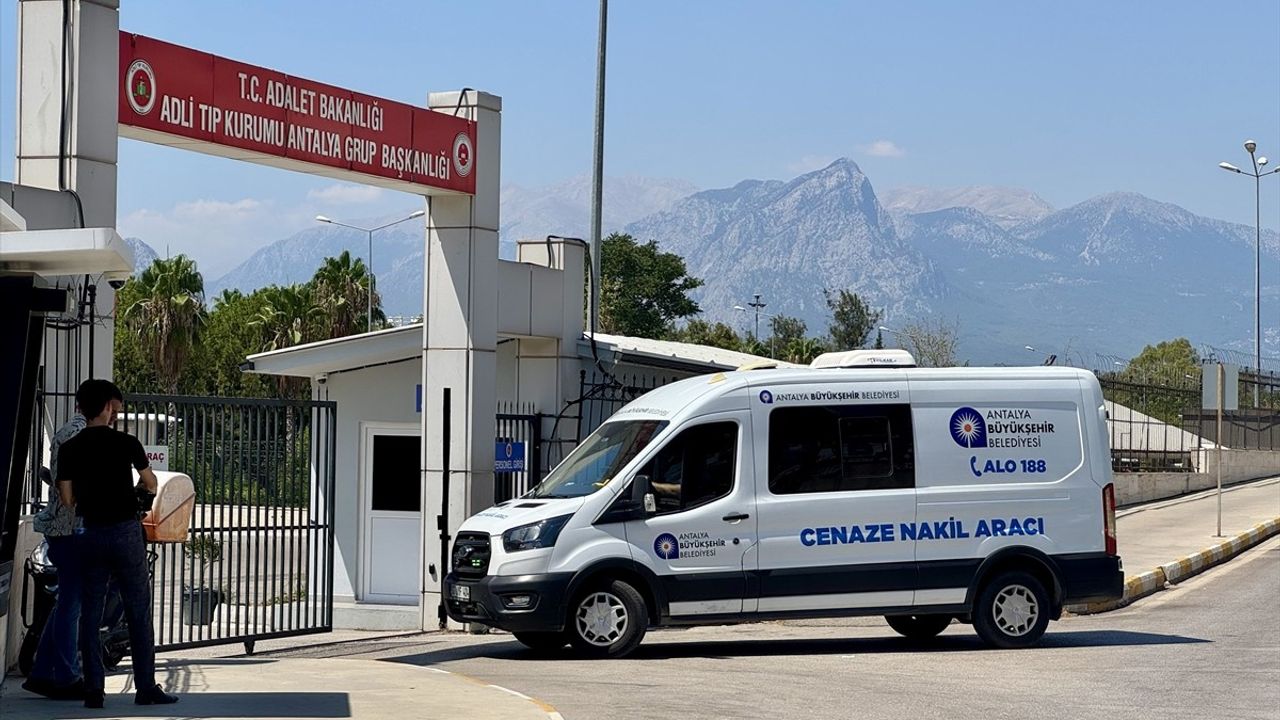 Antalya'da Silahlı Kavga: Bir Ölü, Bir Yaralı