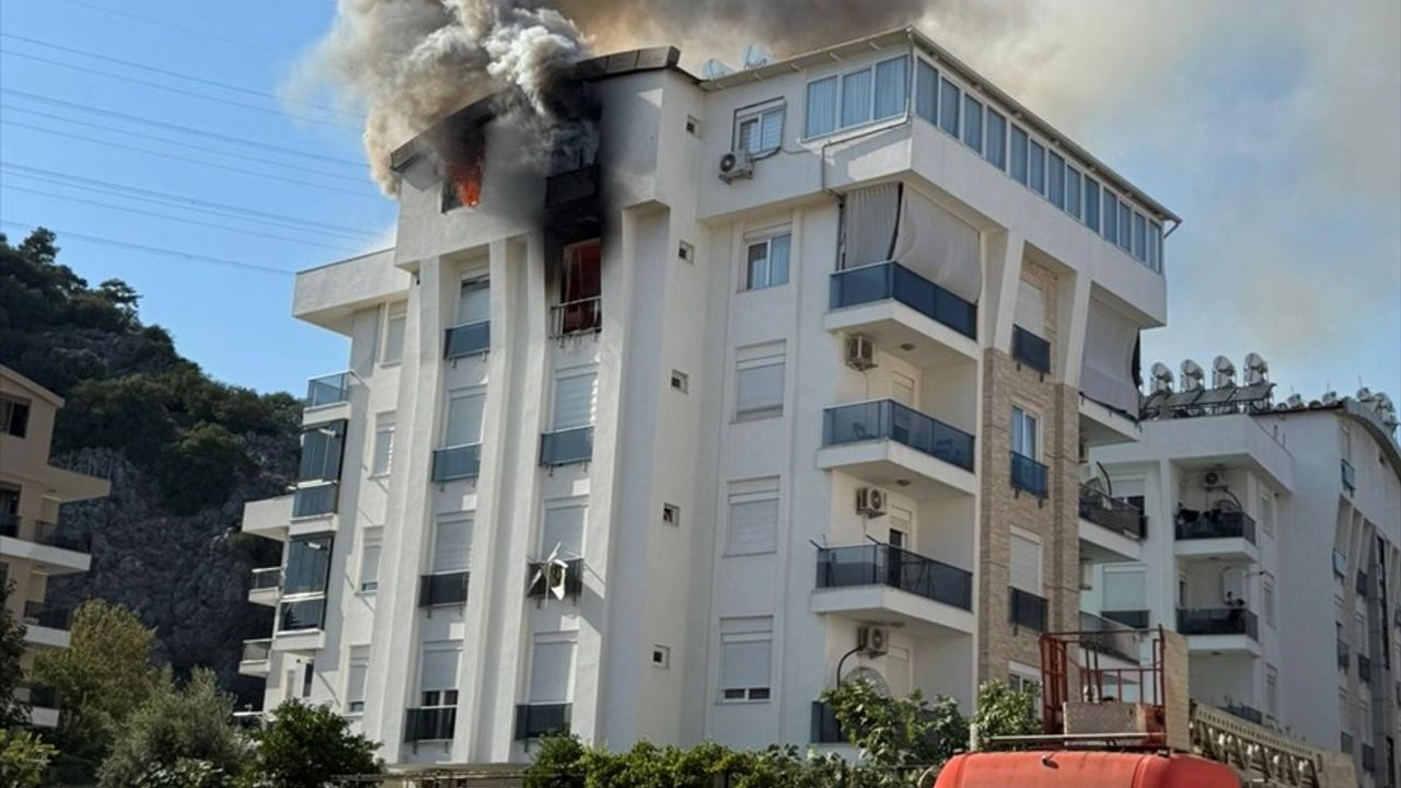 Antalya Konyaaltı'nda dubleks dairede çıkan yangın söndürüldü