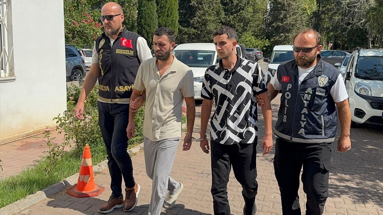 Antalya Muratpaşa'da husumetli iki grup arasında silahlı kavga: 1 ölü, 1 yaralı