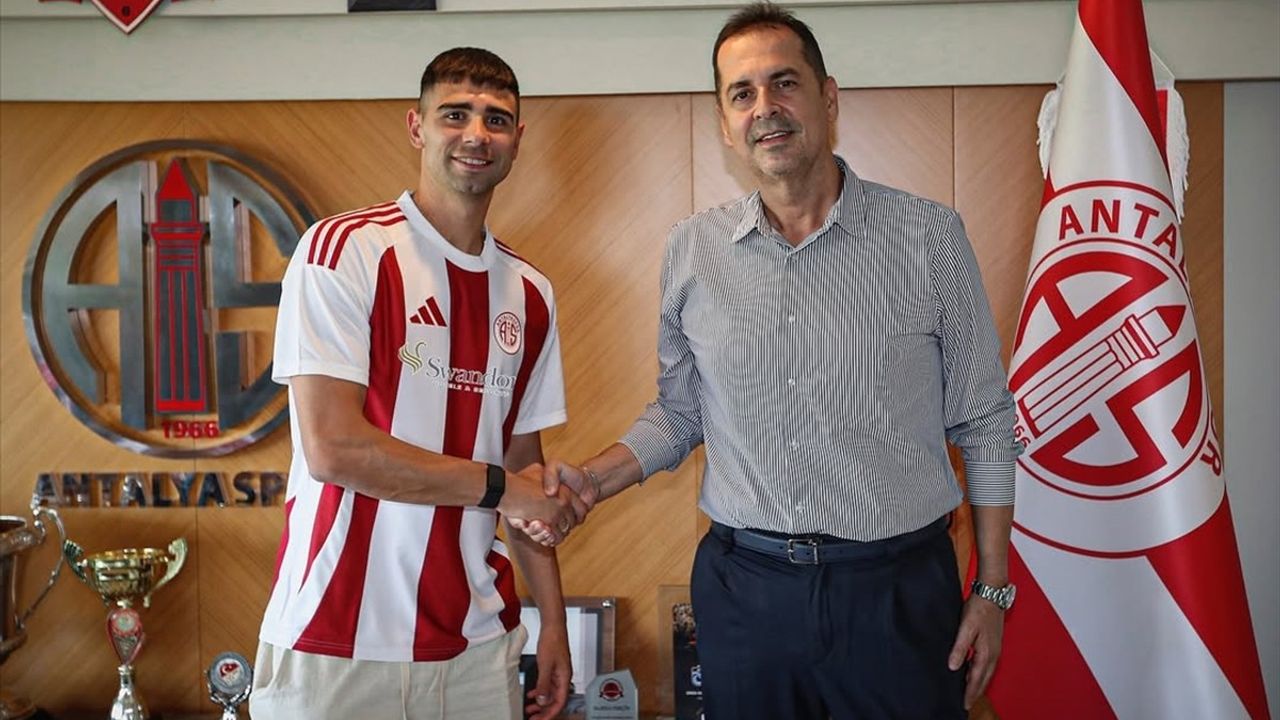 Antalyaspor, Lautaro Giannetti ile 2+1 yıllık sözleşme imzaladı