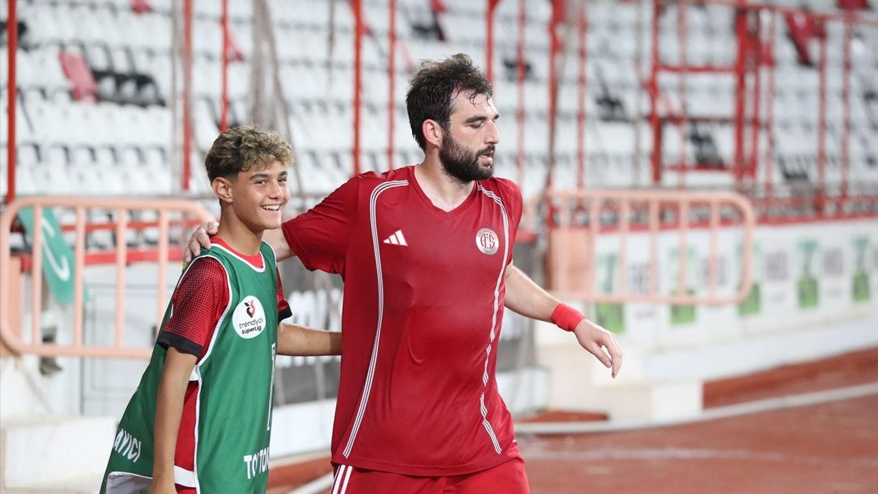 Antalyaspor, Shkupi'yi Hazırlık Maçında 6-1 Mağlup Etti