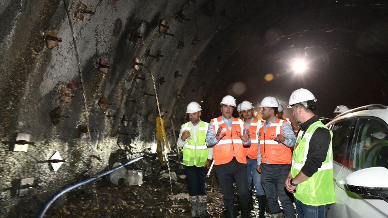 Ardahan Valisi Çiçek Ilgar Tüneli inşaatını yerinde inceledi