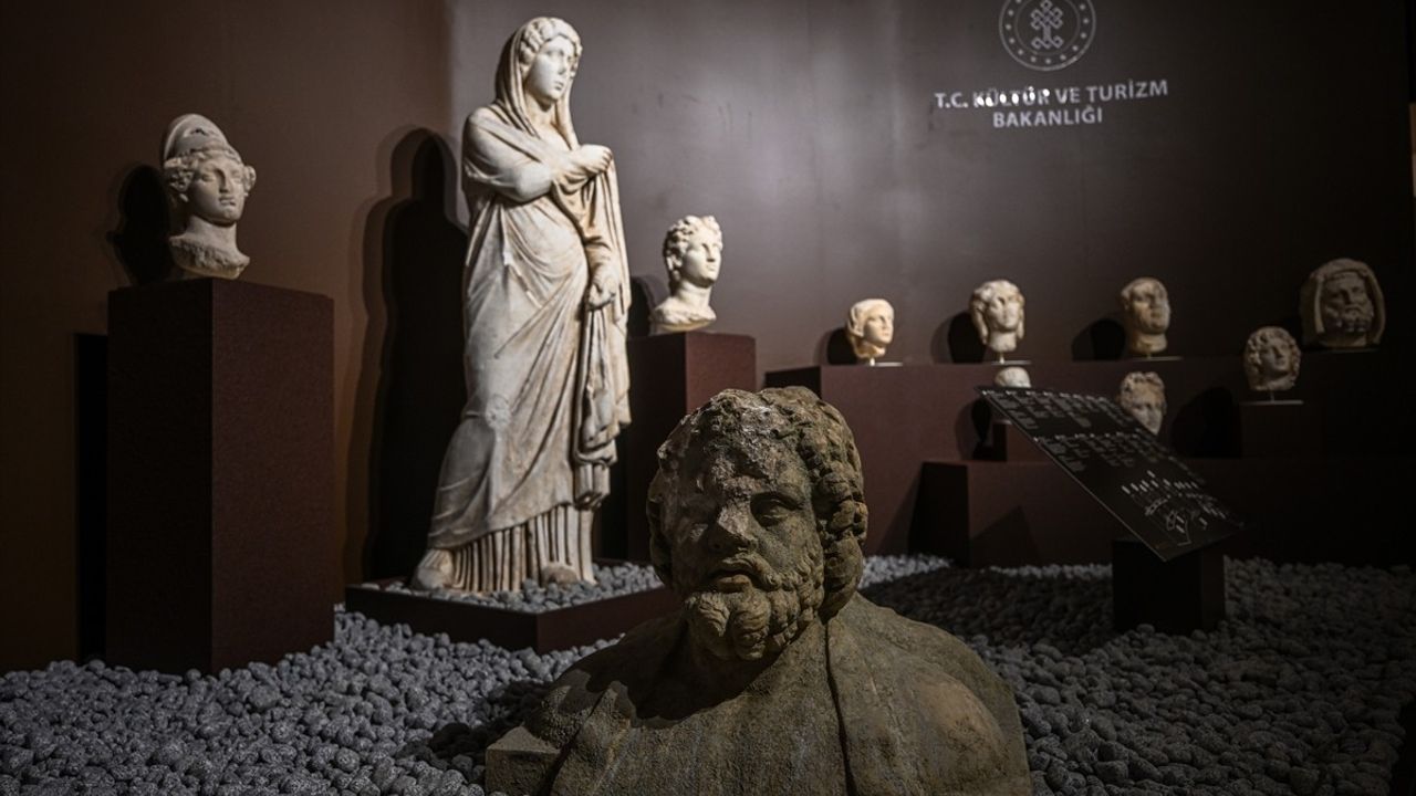 Arkeolojinin Altın Çağı Sergisi Ziyaretçilerini Ağırlıyor