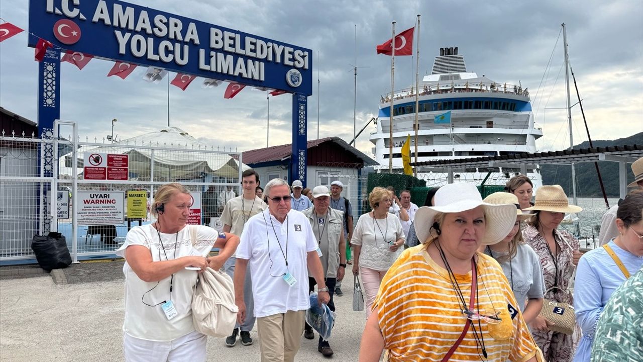Astoria Grande Amasra Limanı'na demirledi: 1.117 yolcu ve 444 mürettebat geldi