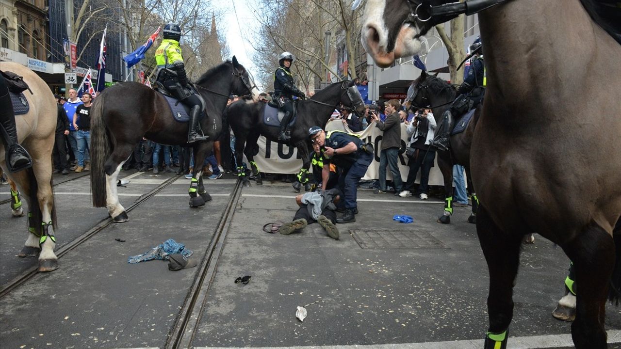Avustralya'da aşırı sağcılar göçmen alımının durdurulmasını talep etti