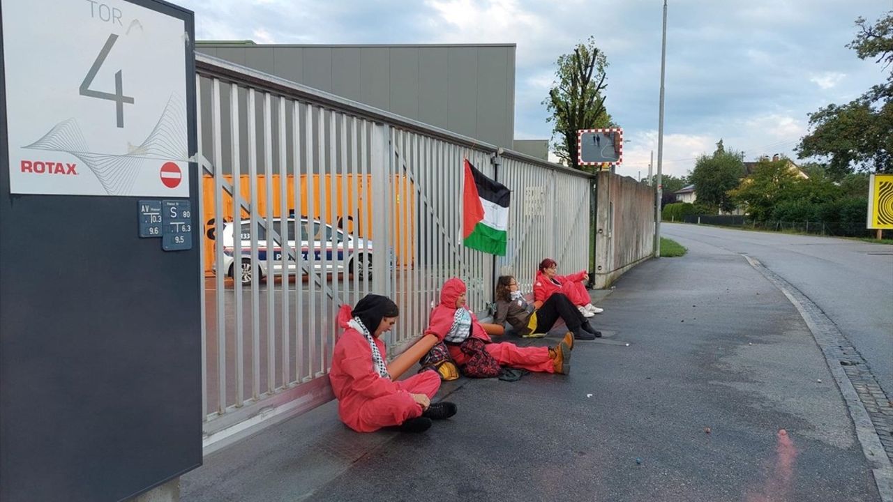 Avusturya'da Filistin Destekçileri BRP Rotax Fabrikası Önünde Protesto Düzenledi
