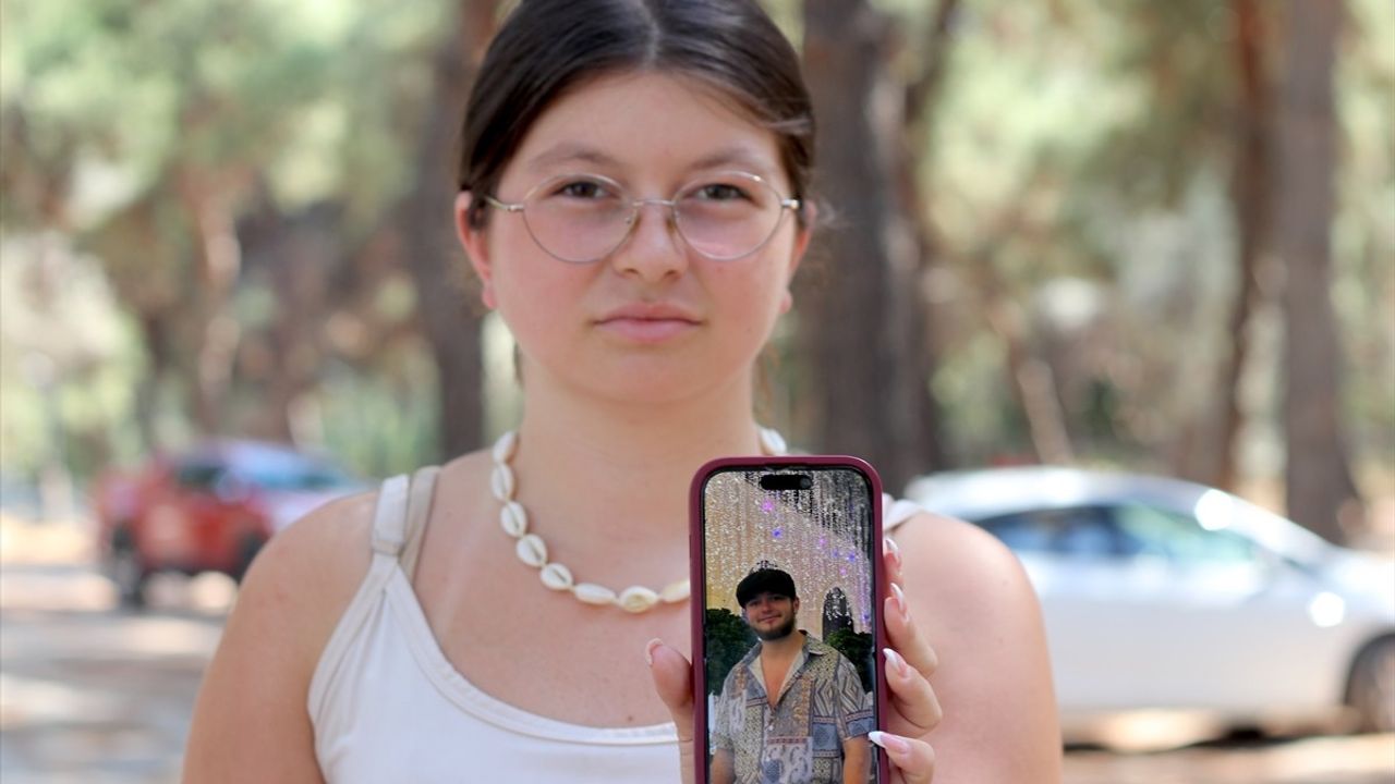 Aydın'da Darp Sonucu Hayatını Kaybeden Genç, İzmir'de Defnedildi