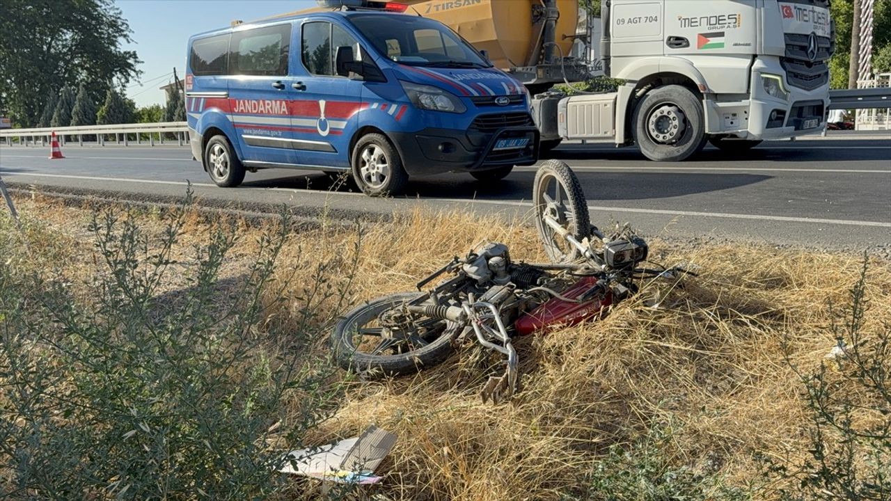 Aydın'da Trafik Kazası: Motosiklet Sürücüsünün Ölümüne Neden Olan Kamyonet Şoförü Tutuklandı