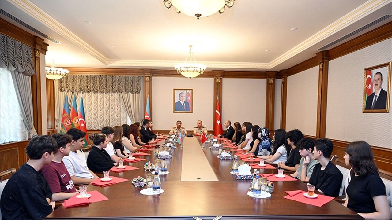 Azerbaycan Savunma Bakanı Zakir Hasanov, Türk Şehit Çocuklarıyla Buluştu