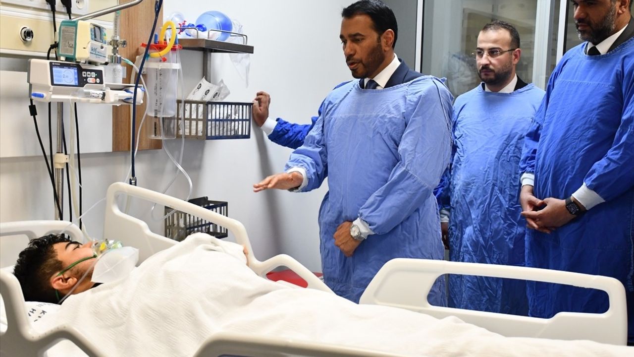 BAE Ankara Büyükelçisi Zahiri, Trabzon'daki kazada yaralanan baba ve oğlunu hastanede ziyaret etti