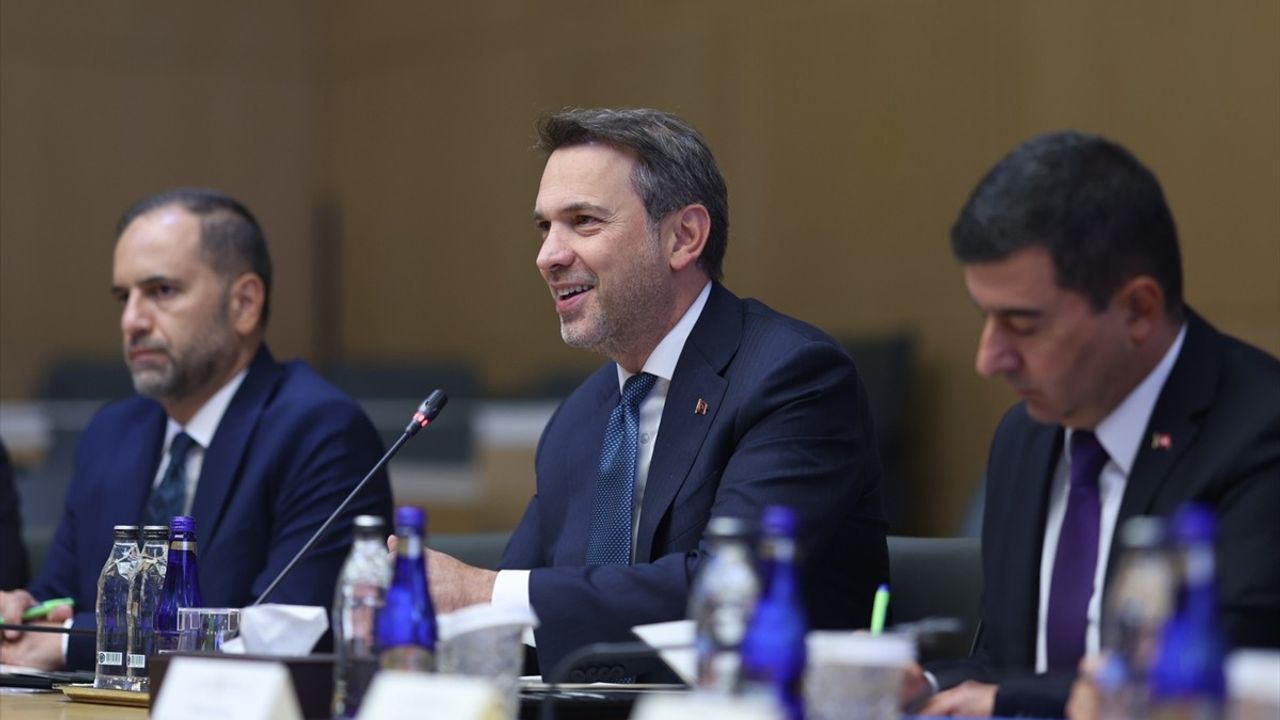 Bakan Bayraktar, Gineli Bakanlarla Madencilik ve Elektrik İşbirliğini Görüştü