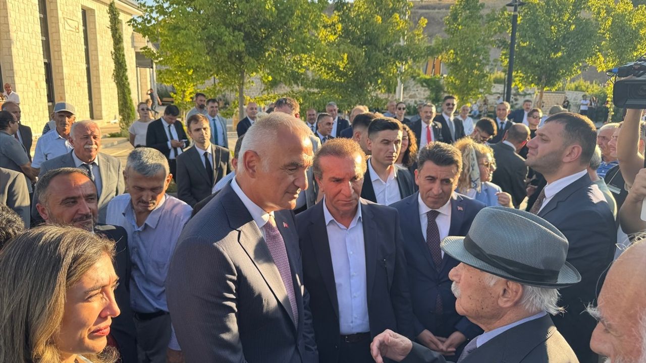 Bakan Ersoy, Tunceli'de Sorpiyan Hasan Hüseyin Cem ve Kültür Evi'ni ziyaret etti