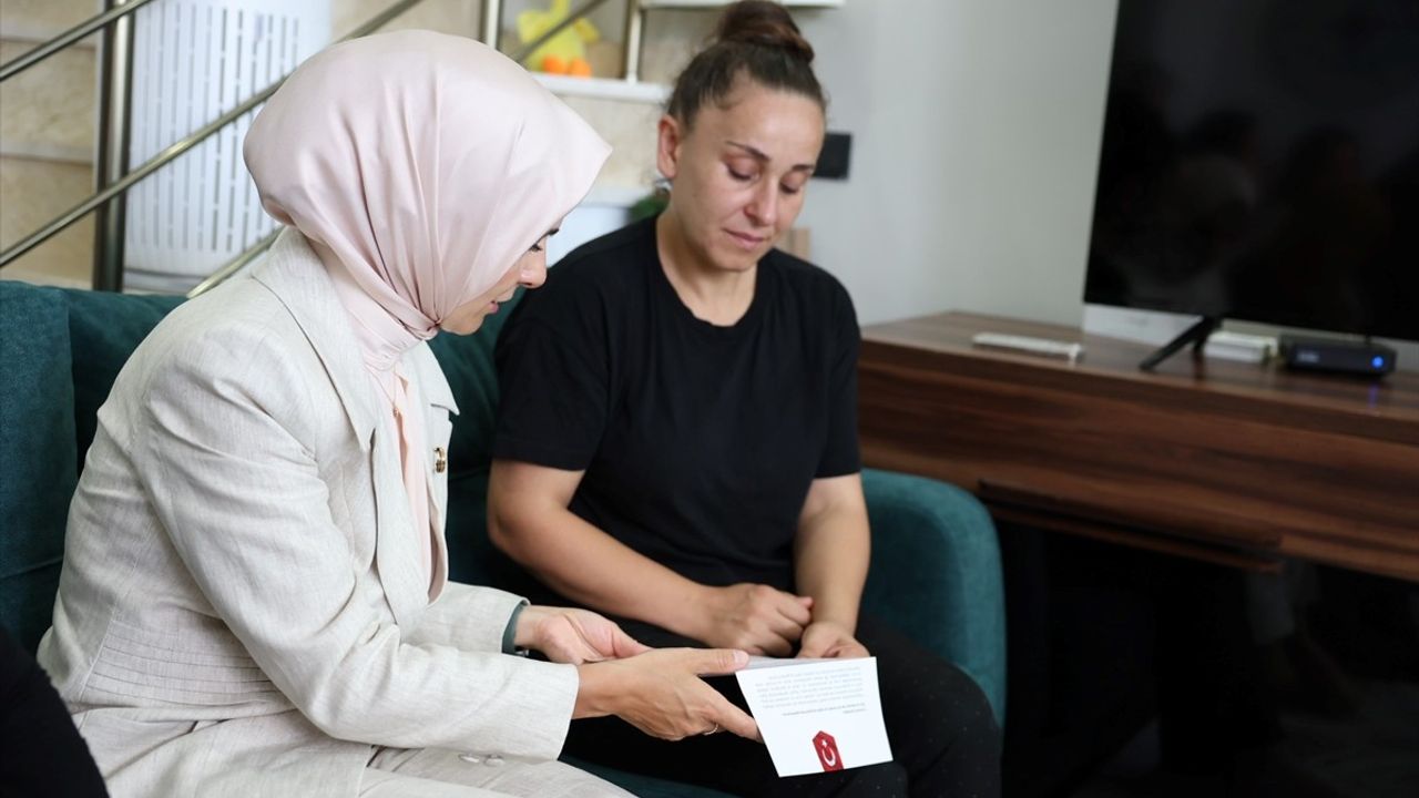 Bakan Göktaş, 'Terörsüz Türkiye' Mektubunu Şehit Ailelerine Teslim Etti