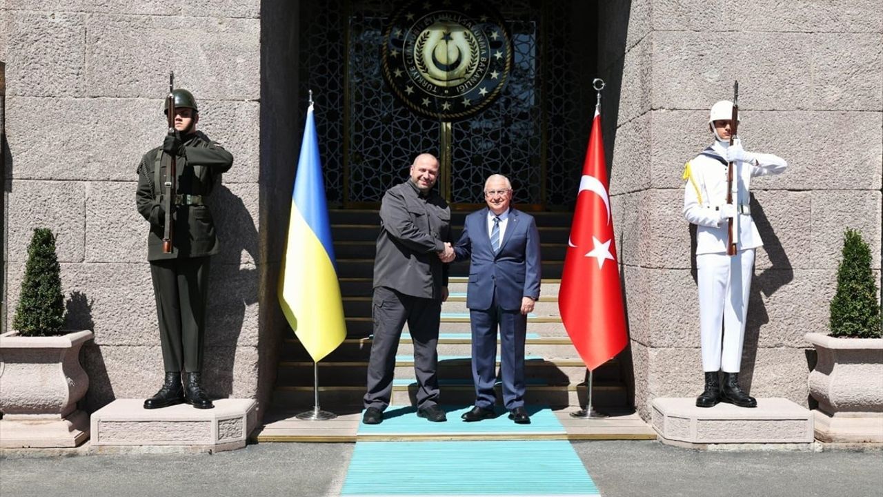 Bakan Güler, Ukrayna Milli Güvenlik ve Savunma Konseyi Sekreteri Rüstem Umerov'u ağırladı