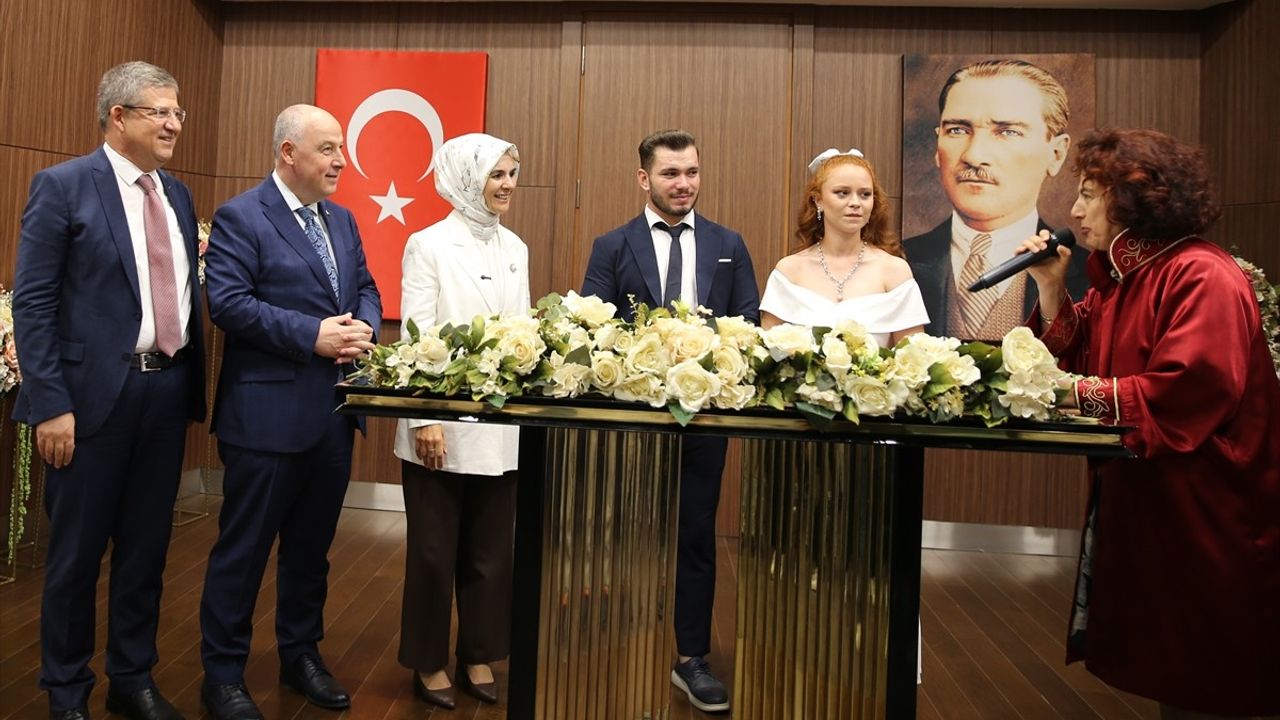 Bakan Mahinur Özdemir Göktaş, Denizli Programında Nikah Şahidi Oldu ve Pamukeller Kadın Kooperatifini Ziyaret Etti