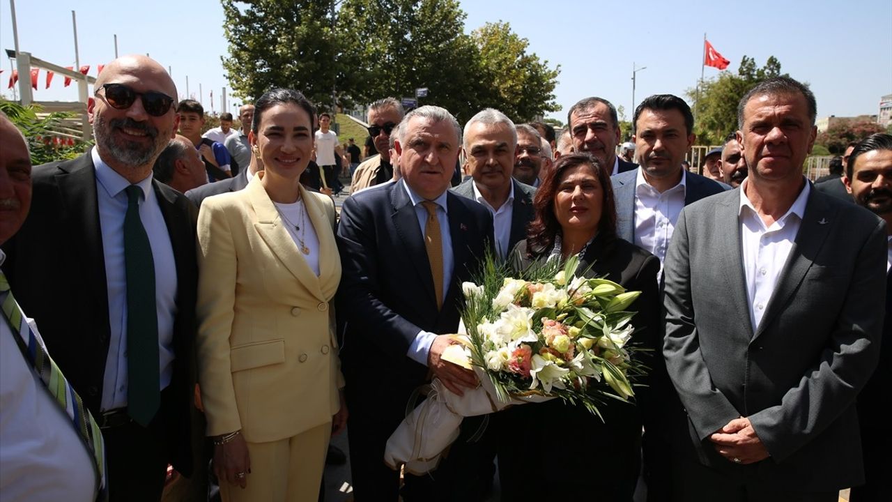 Bakan Osman Aşkın Bak, AK Parti'ye katılan Aydın Büyükşehir Belediye Başkanı Çerçioğlu'nu ziyaret etti