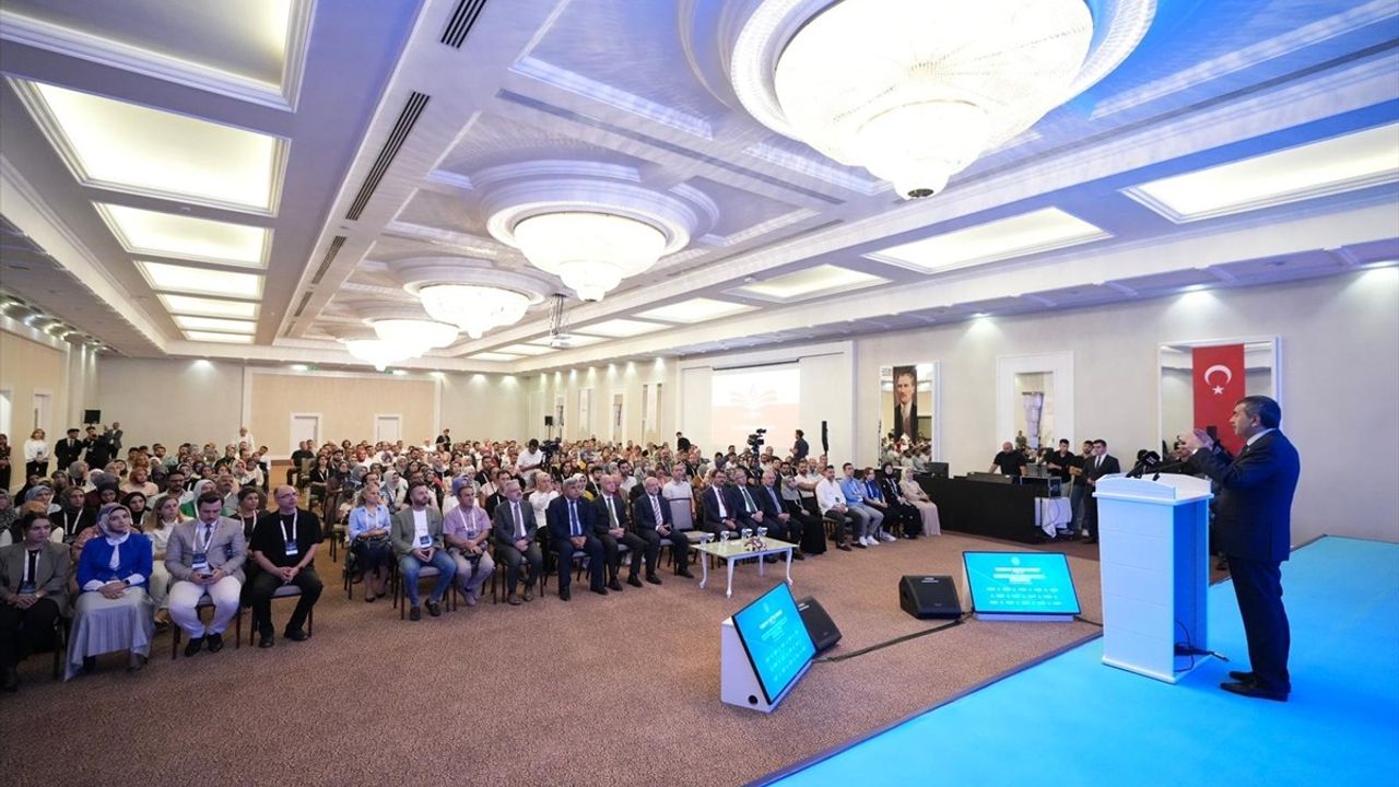 Bakan Tekin Afyonkarahisar'da Türkiye Yüzyılı Maarif Modeli'ni anlattı: Müfredat revizyonu ve dil eğitimi adımları