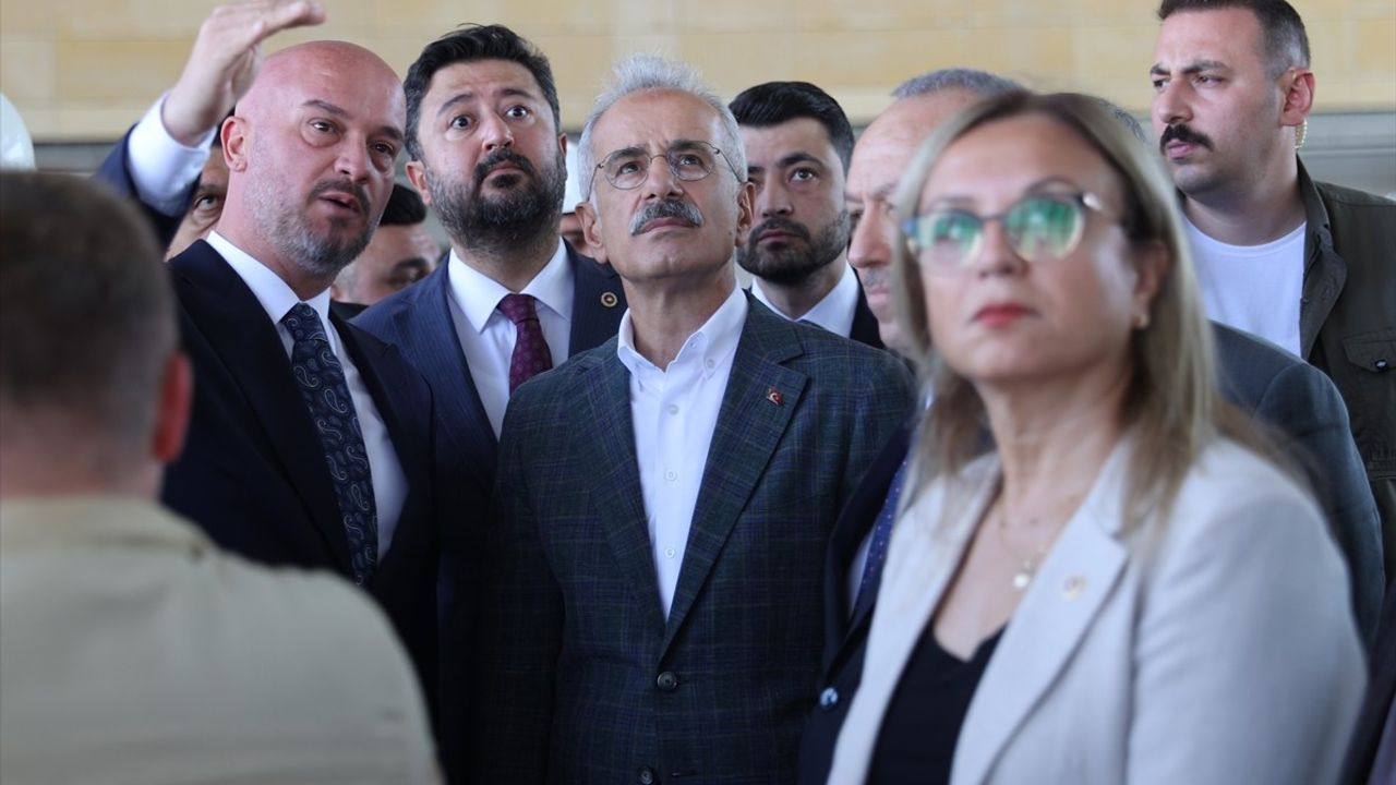Bakan Uraloğlu, Kapadokya Havalimanı Yeni Terminal İnşaatını İnceledi