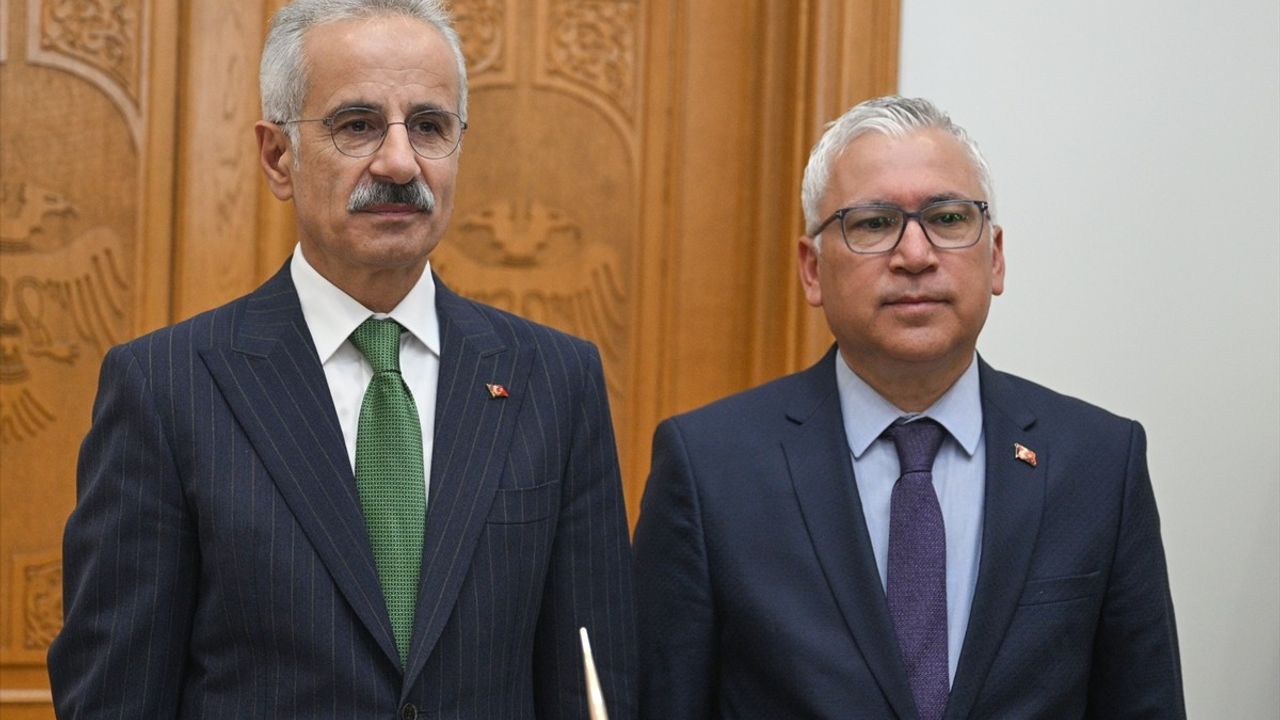 Bakan Uraloğlu Sivas'ta: Valilik Ziyareti, Tarihi Meydan Camisi Açılışı ve Yerel Temaslar