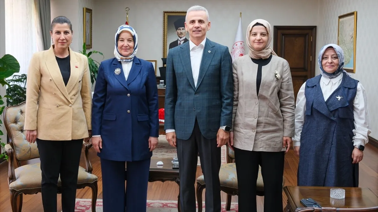 Bakan Yardımcısı Leman Yenigün Karaman'da Resmi Ziyaretlerde Bulundu