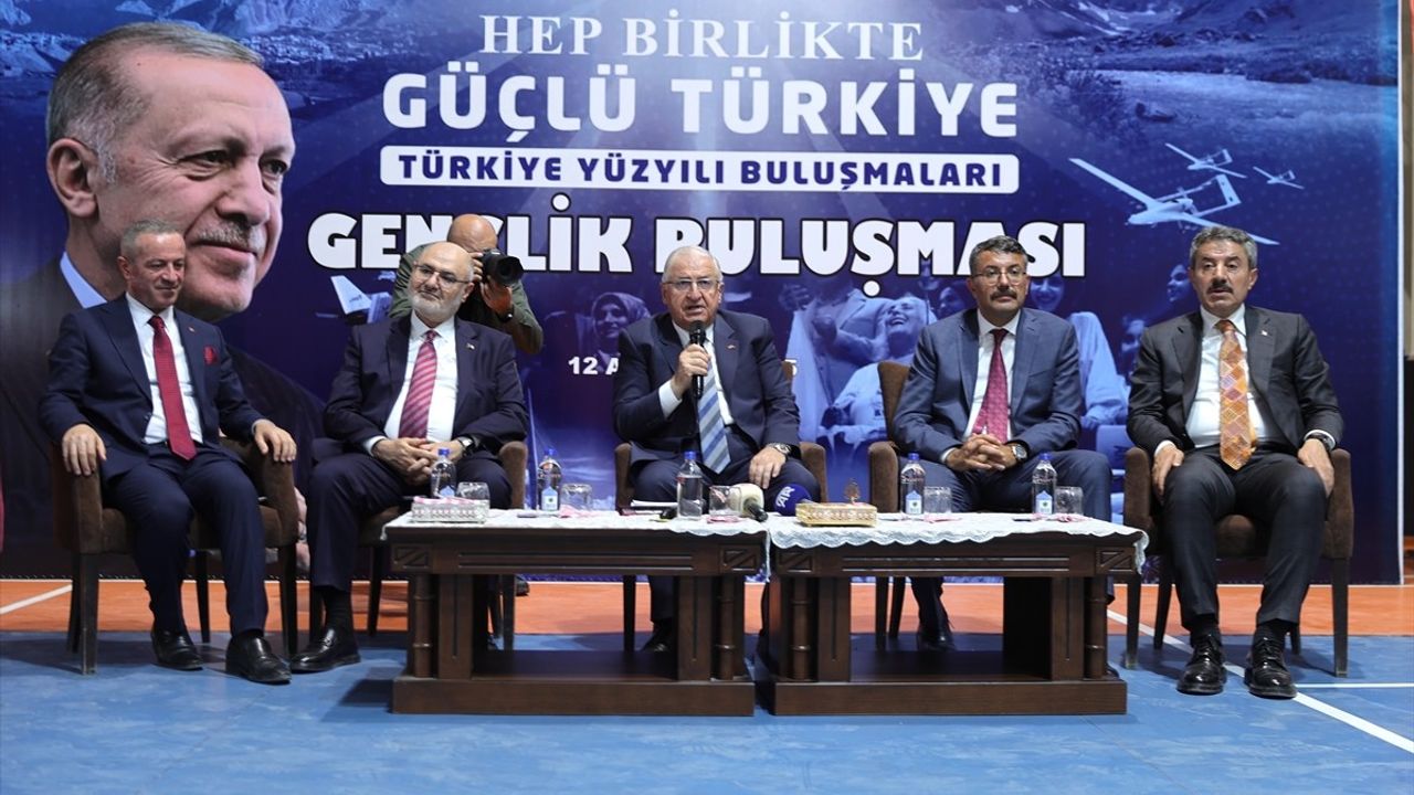 Bakan Yaşar Güler Hakkari'de: 'Terörsüz Türkiye' vurgusu ve gençlere yatırım çağrısı