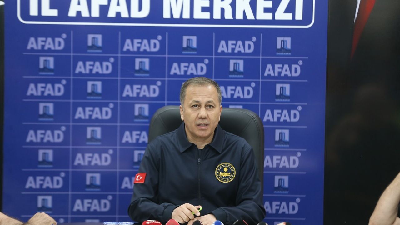 Bakan Yerlikaya: Çanakkale'deki orman yangınında 139 kişi etkilendi, Güzelyalı yangını kontrol altına alındı