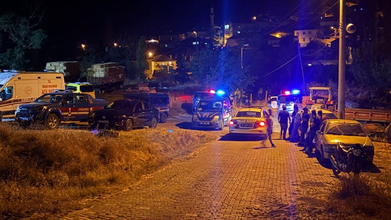 Balıkesir'de Eşini Bıçakla Öldüren Kişi İntihar Etti