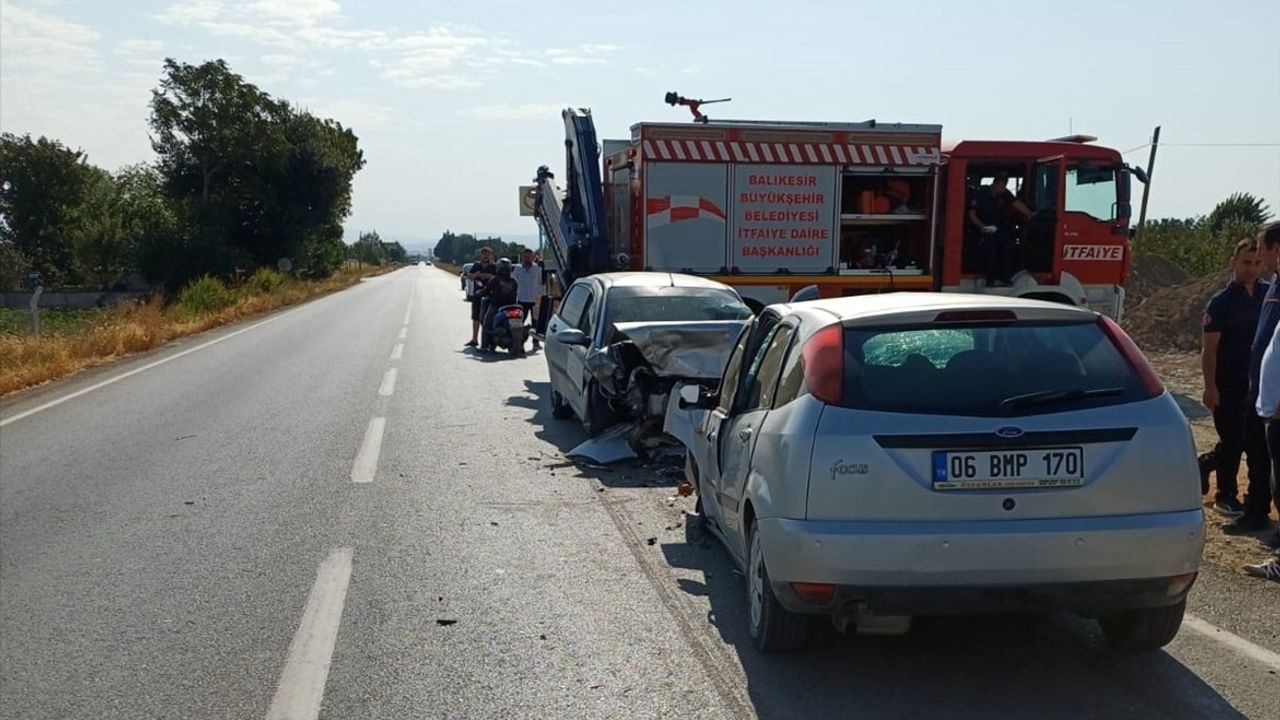 Balıkesir'de iki otomobilin çarpışması: 1 ölü, 1 yaralı
