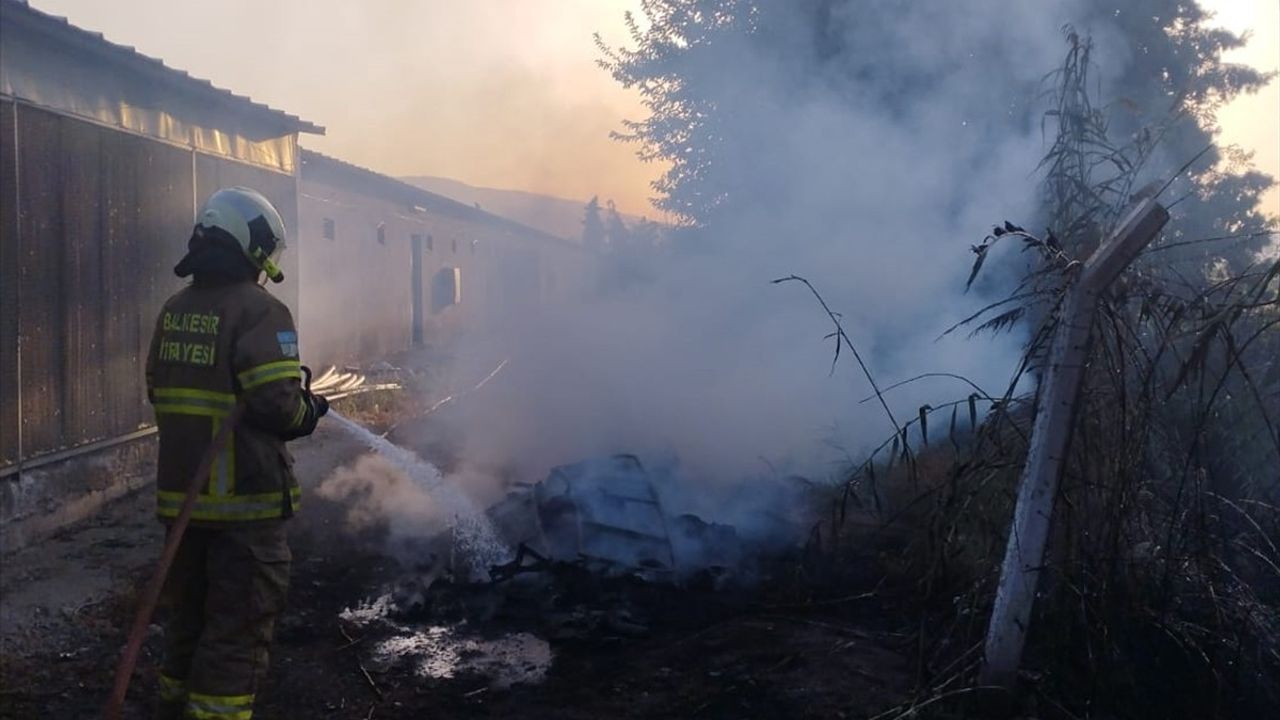Balıkesir'de Sındırgı ve Edremit'te çıkan iki yangın itfaiye ekiplerince söndürüldü