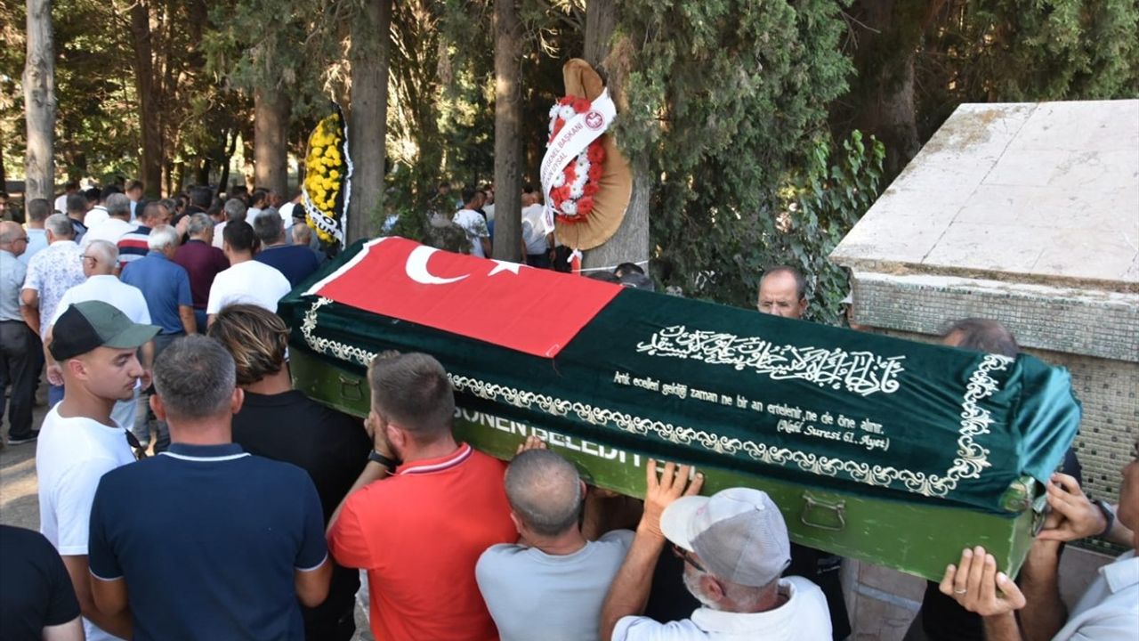 Balıkesir Gönen'de süt fabrikasındaki yangında hayatını kaybeden 2 işçi toprağa verildi