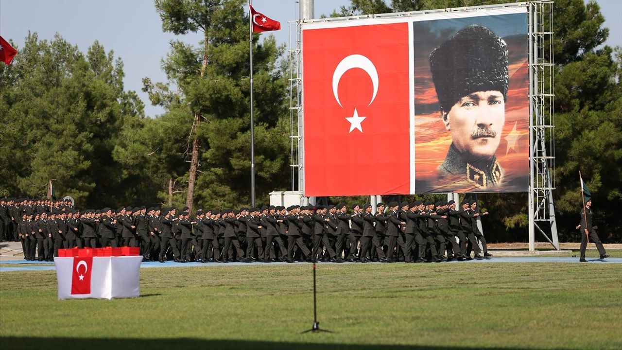 Balıkesir Kara Astsubay Meslek Yüksekokulu'nda Diploma ve Sancak Devir Töreni — 892 Öğrenci Mezun Oldu