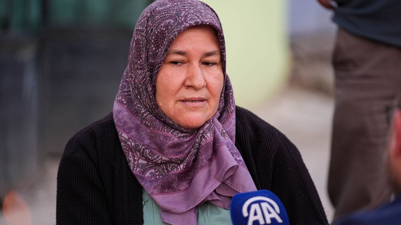 Balıkesir Sındırgı'daki Depremin Ardından Mahalleler Geceyi Dışarıda Geçirdi