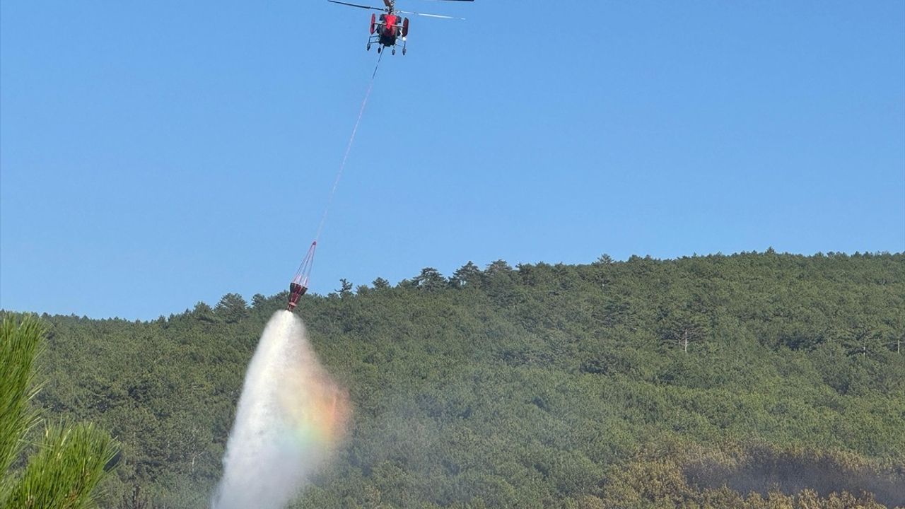 Banaz'da orman yangını: Yenice ile Paşacık köyleri arasında müdahale sürüyor