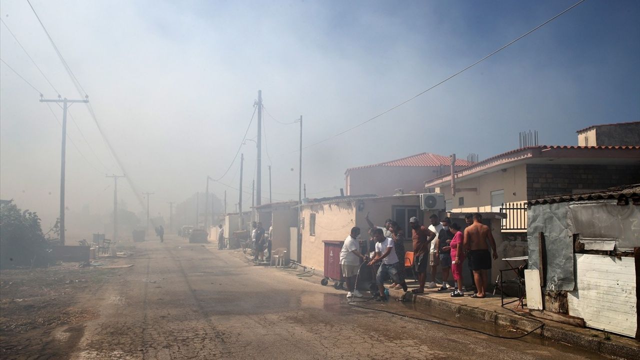 Batı Trakya'da Orman Yangını Nedeniyle Yerleşim Alanı Tahliye Edildi