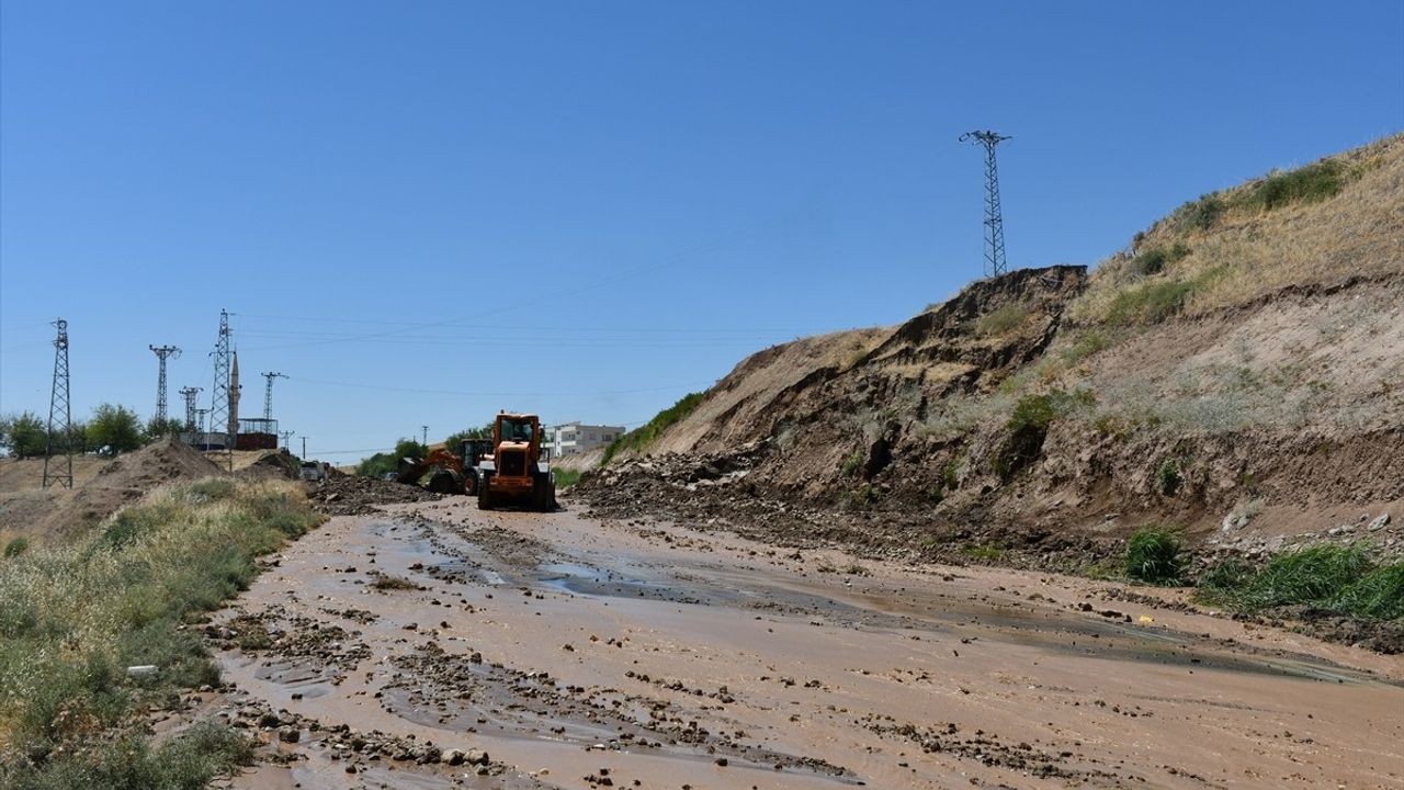 Batman-Bismil kara yolu, sulama kanalındaki hasar nedeniyle ulaşıma kapandı