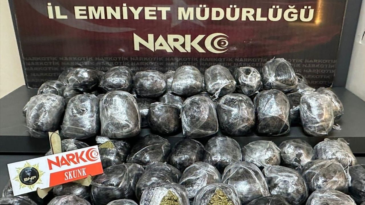 Batman'da Durdurulan Otomobillerde 22 Kilo 150 Gram Skunk Ele Geçirildi