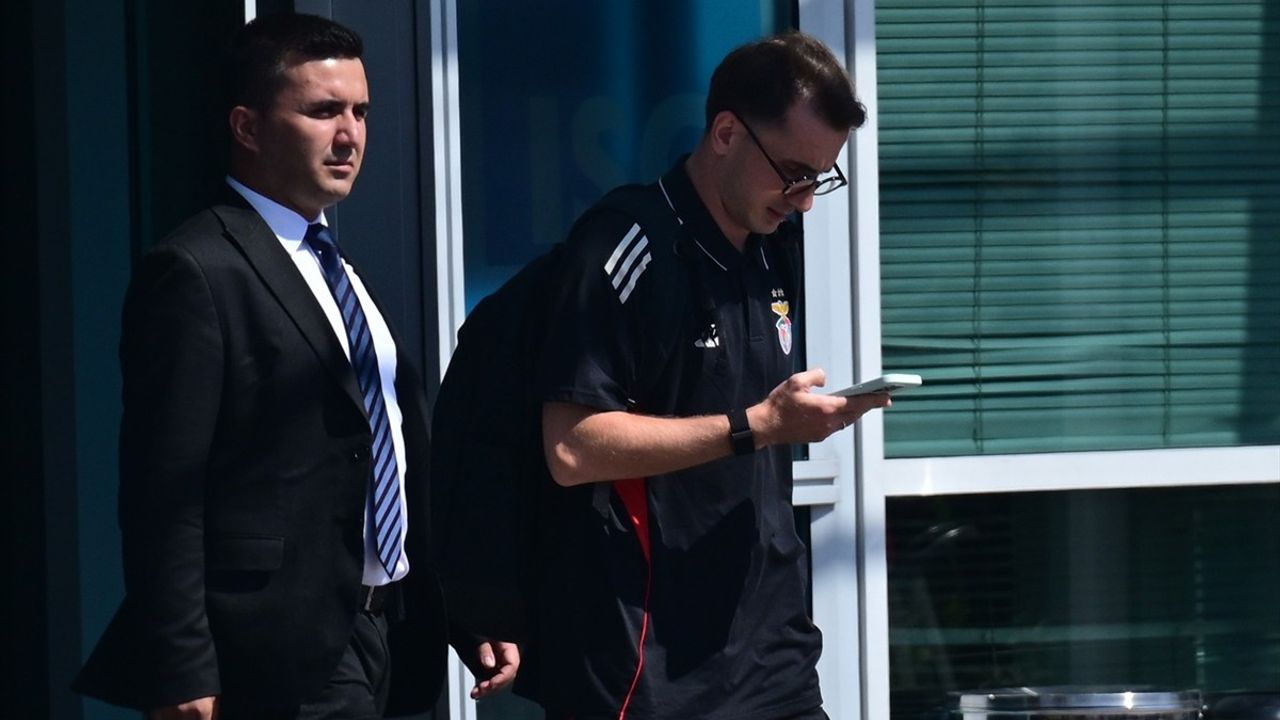 Benfica İstanbul'a geldi: Fenerbahçe ile yapılacak Şampiyonlar Ligi play-off maçı öncesi hazırlıklar tamamlanıyor