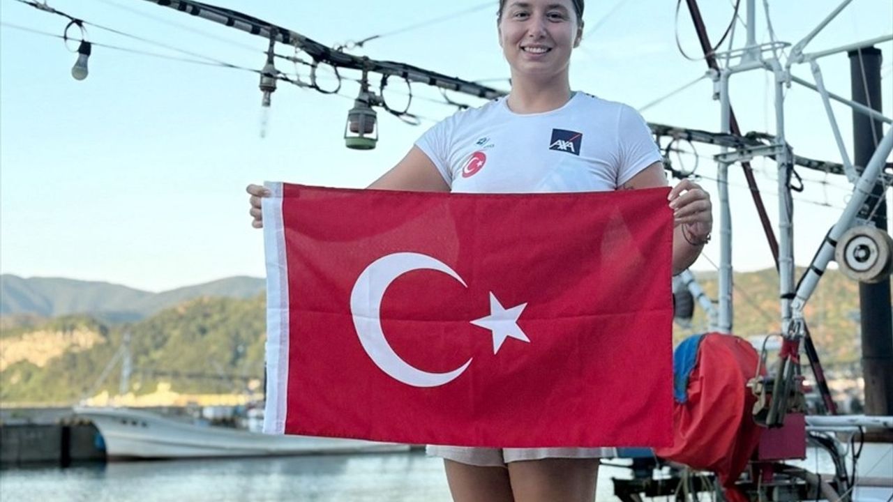 Bengisu Avcı, Japonya'daki Tsugaru Kanalı'nı Geçerek Okyanus Yedilisi'ni Tamamlıyor