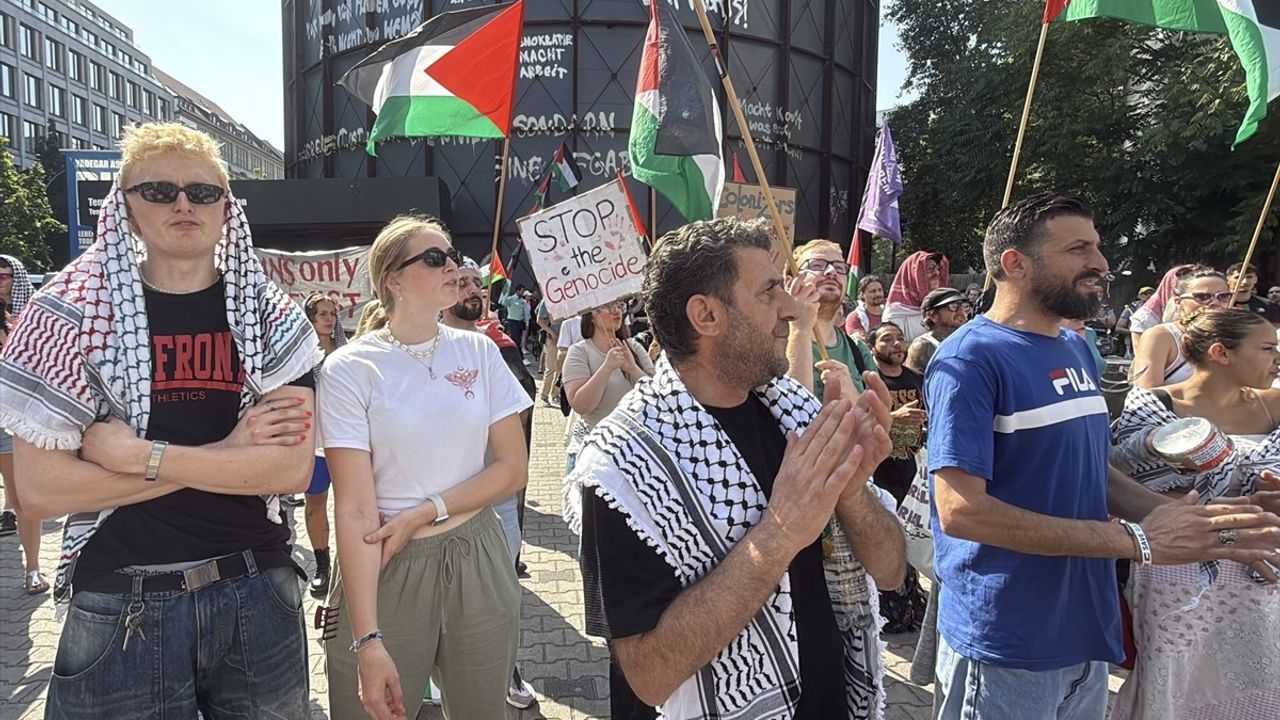 Berlin'de Filistin'e Destek Gösterisi Düzenlendi