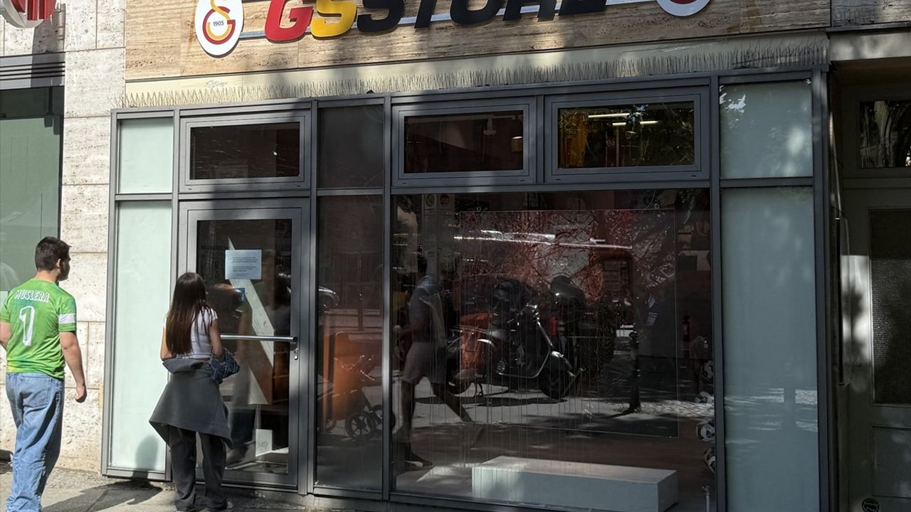 Berlin'de Galatasaray'a Özgü GS Store Açıldı