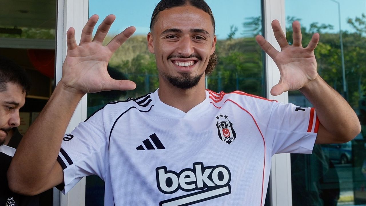 Beşiktaş'ın transfer gündemindeki sağ bek Taylan Bulut İstanbul'a geldi