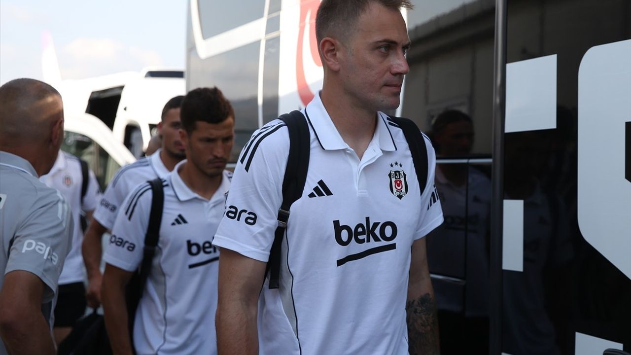 Beşiktaş kafilesi Alanya'ya geldi: Corendon Alanyaspor maçı öncesi Gazipaşa-Alanya Havalimanı'nda karşılama